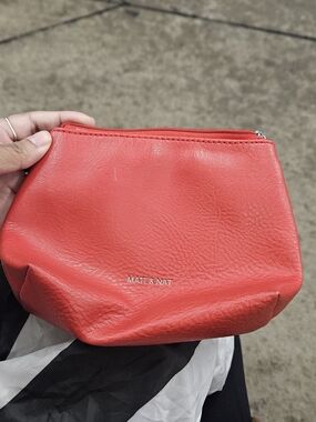 💫Sale💫 NWOT Matt & Nat Coral Red Vegan Leather Cosmetic Bag